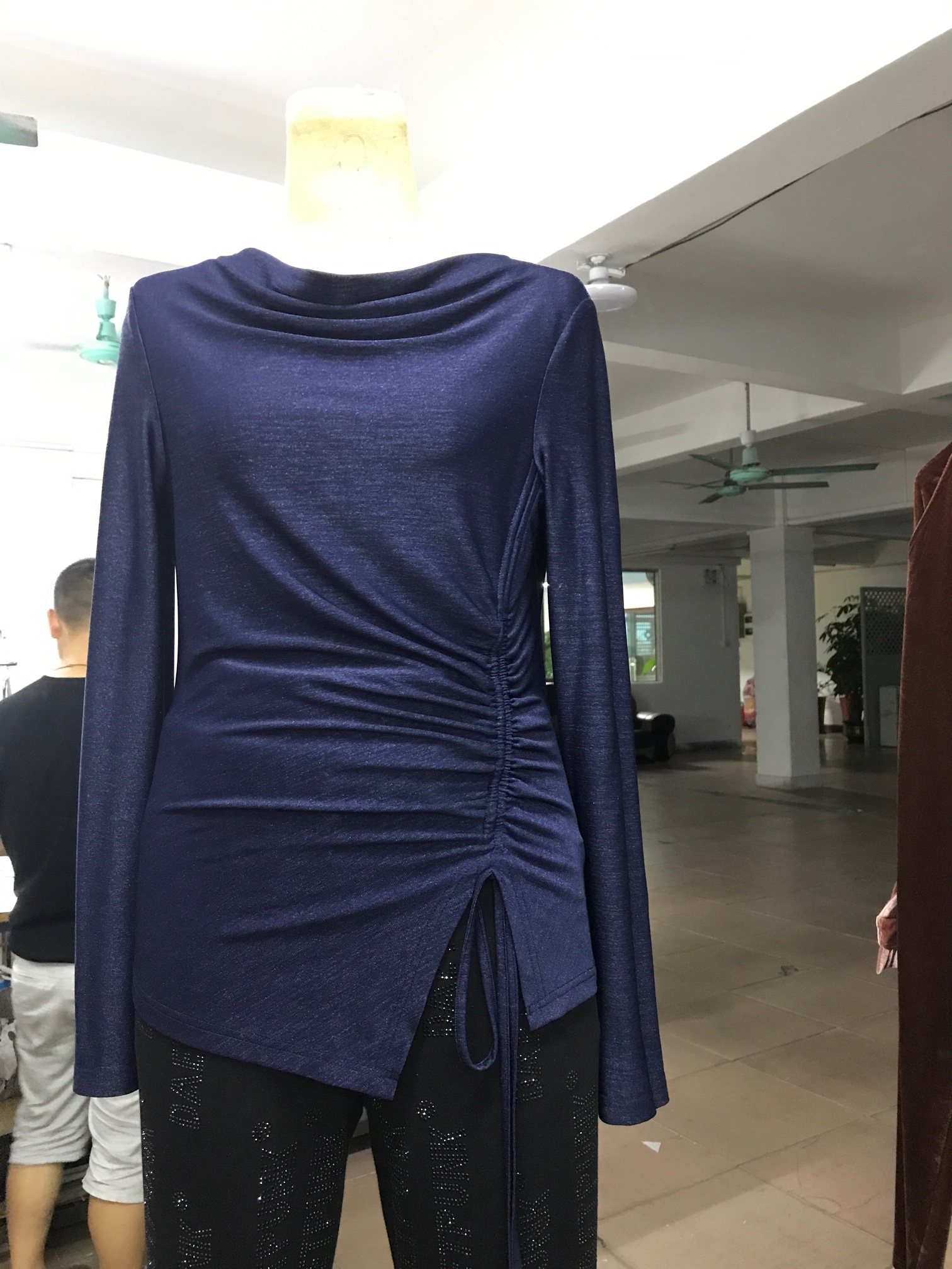 小荡领上衣