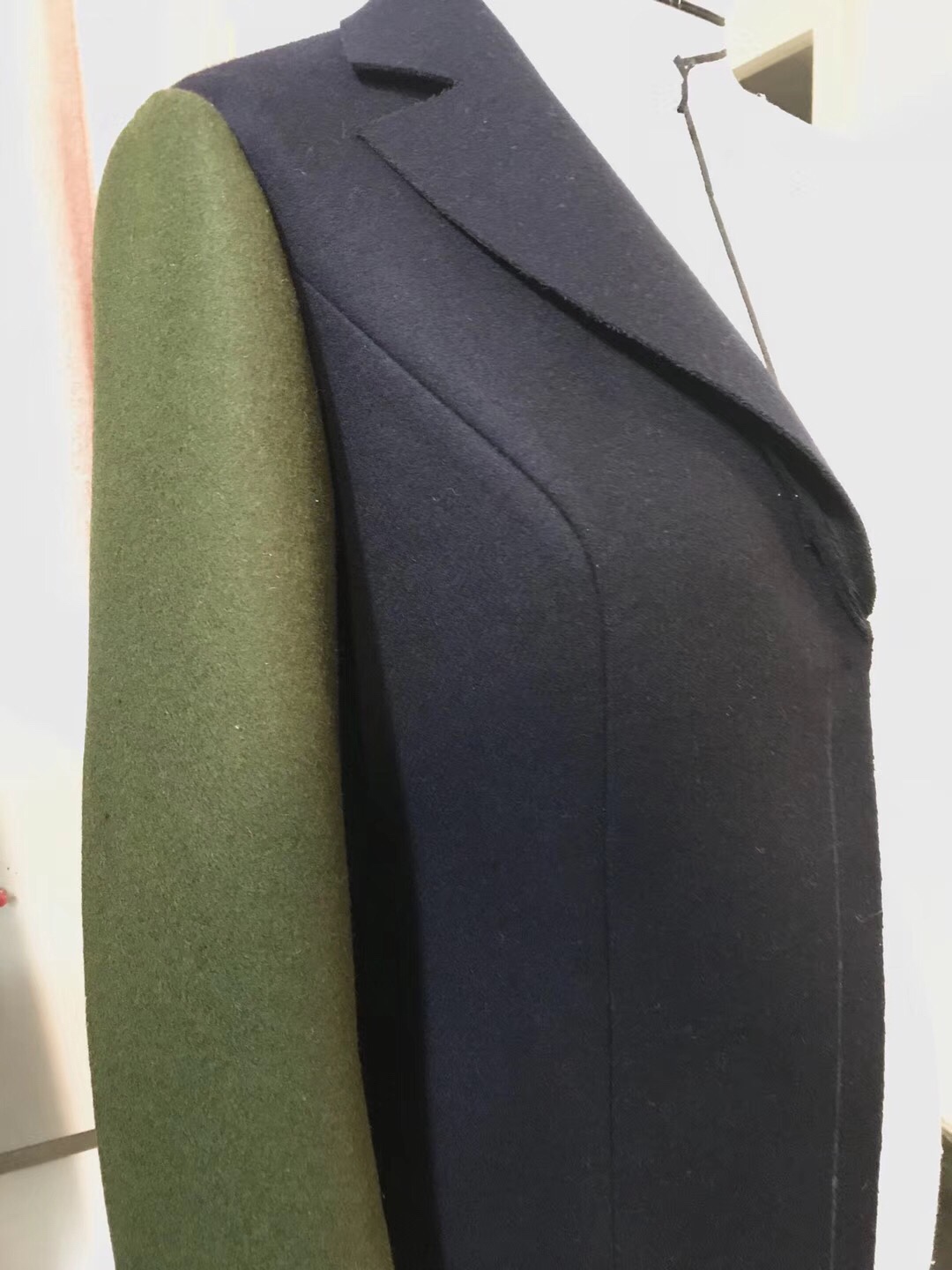 来看这个简做的两片套装袖西式套装袖