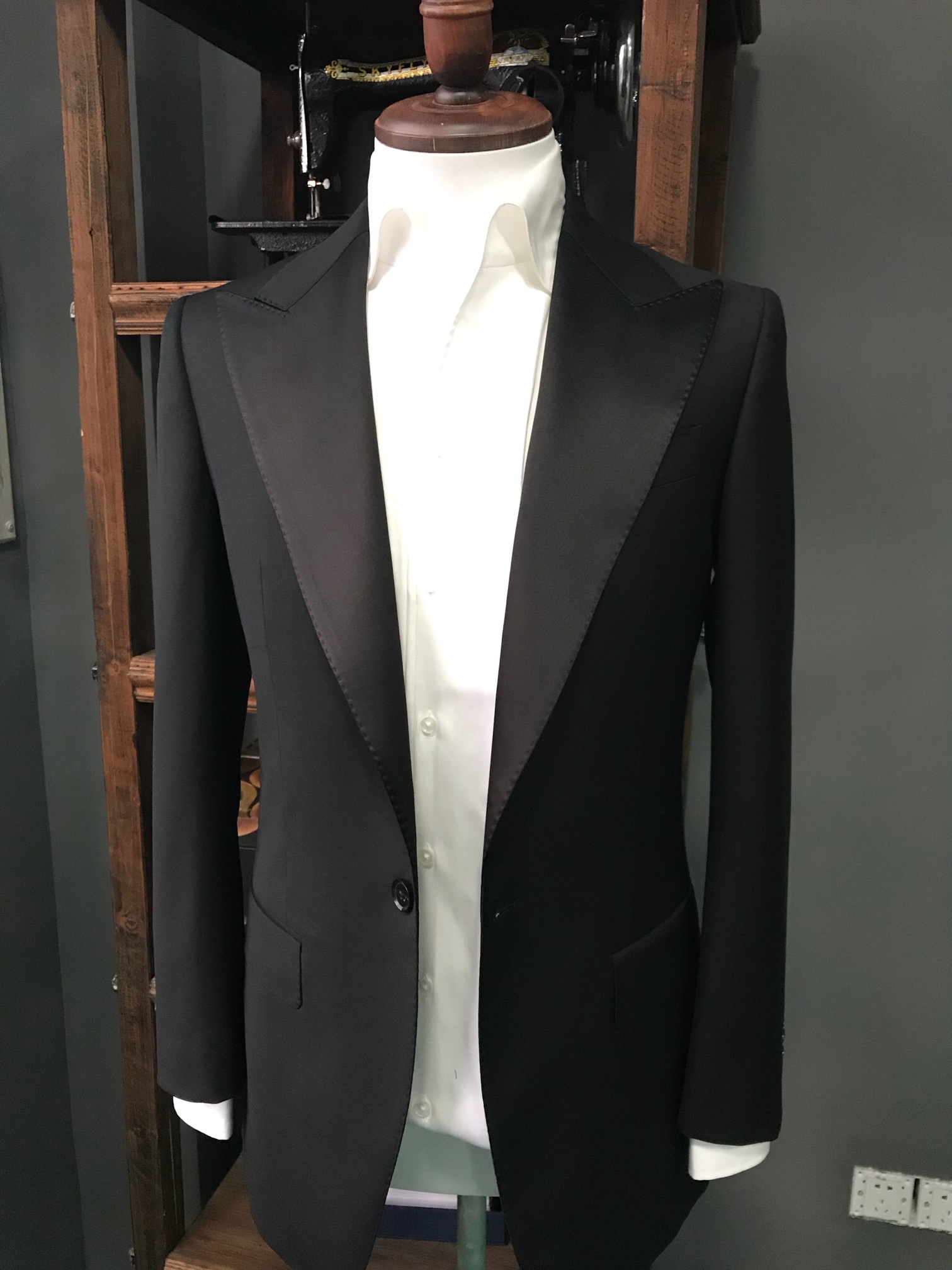 经典款大戗驳头礼服驳头宽度10厘米成衣胸围102