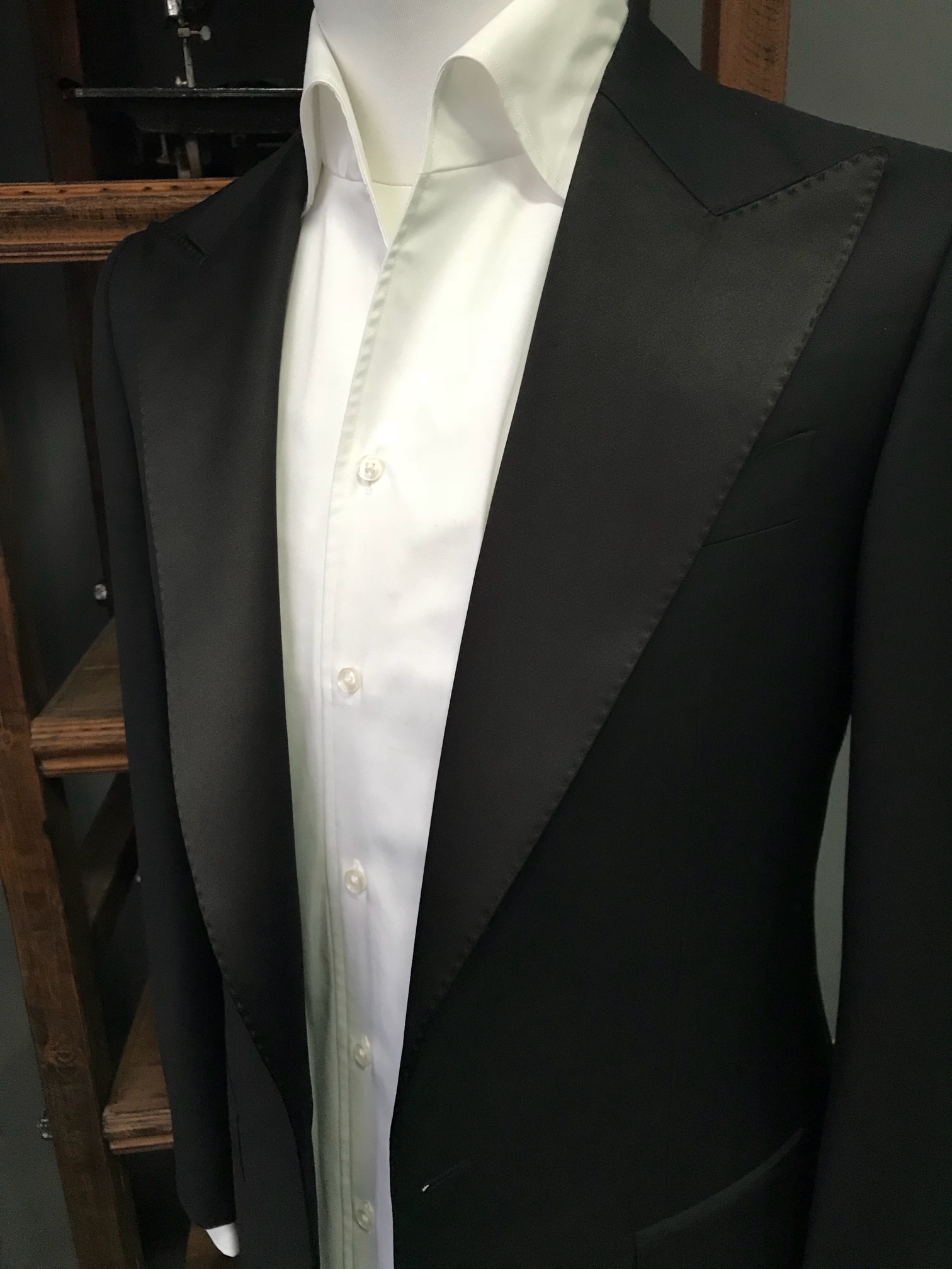 经典款大戗驳头礼服 驳头宽度10厘米 成衣胸围102