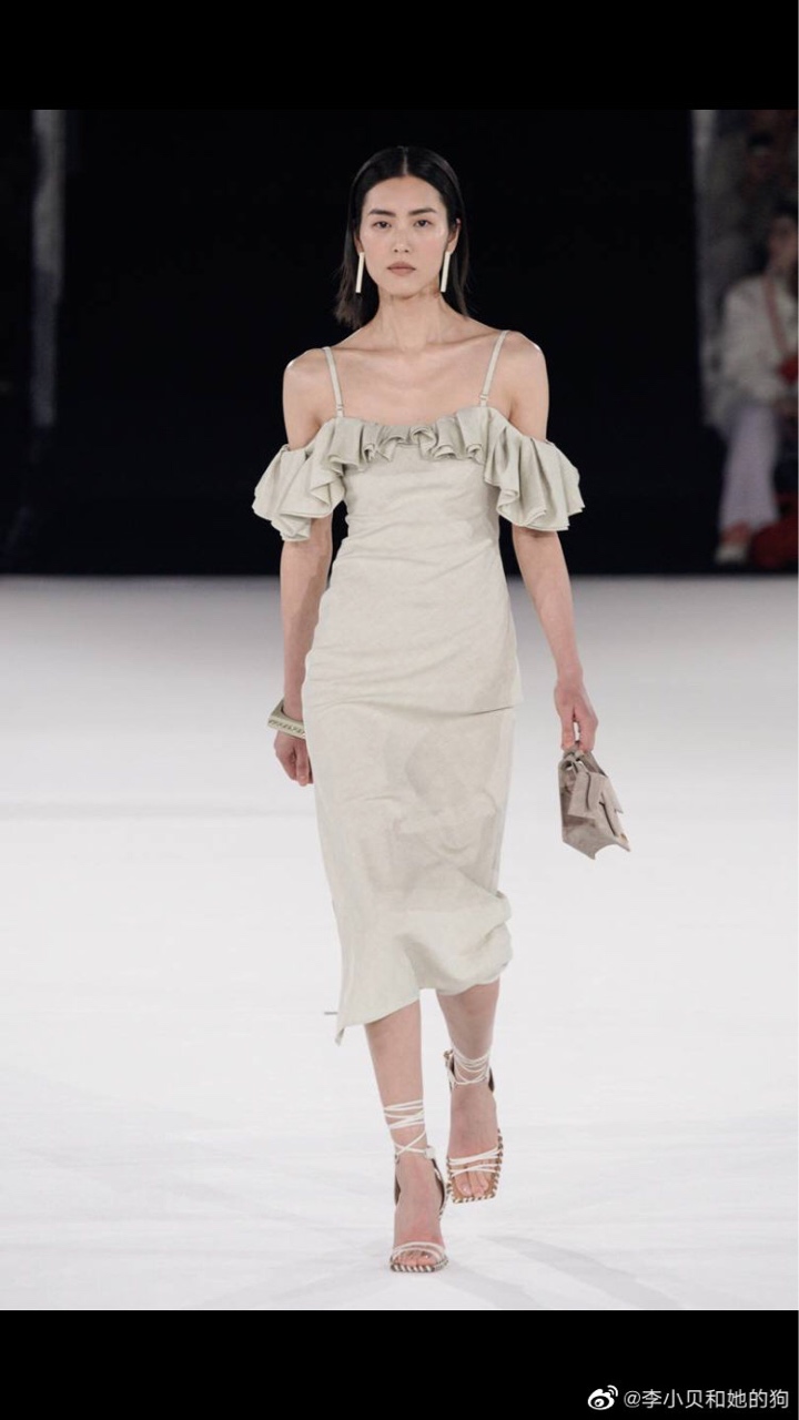 jacquemus2020秋冬又酷又飒的吊带裙