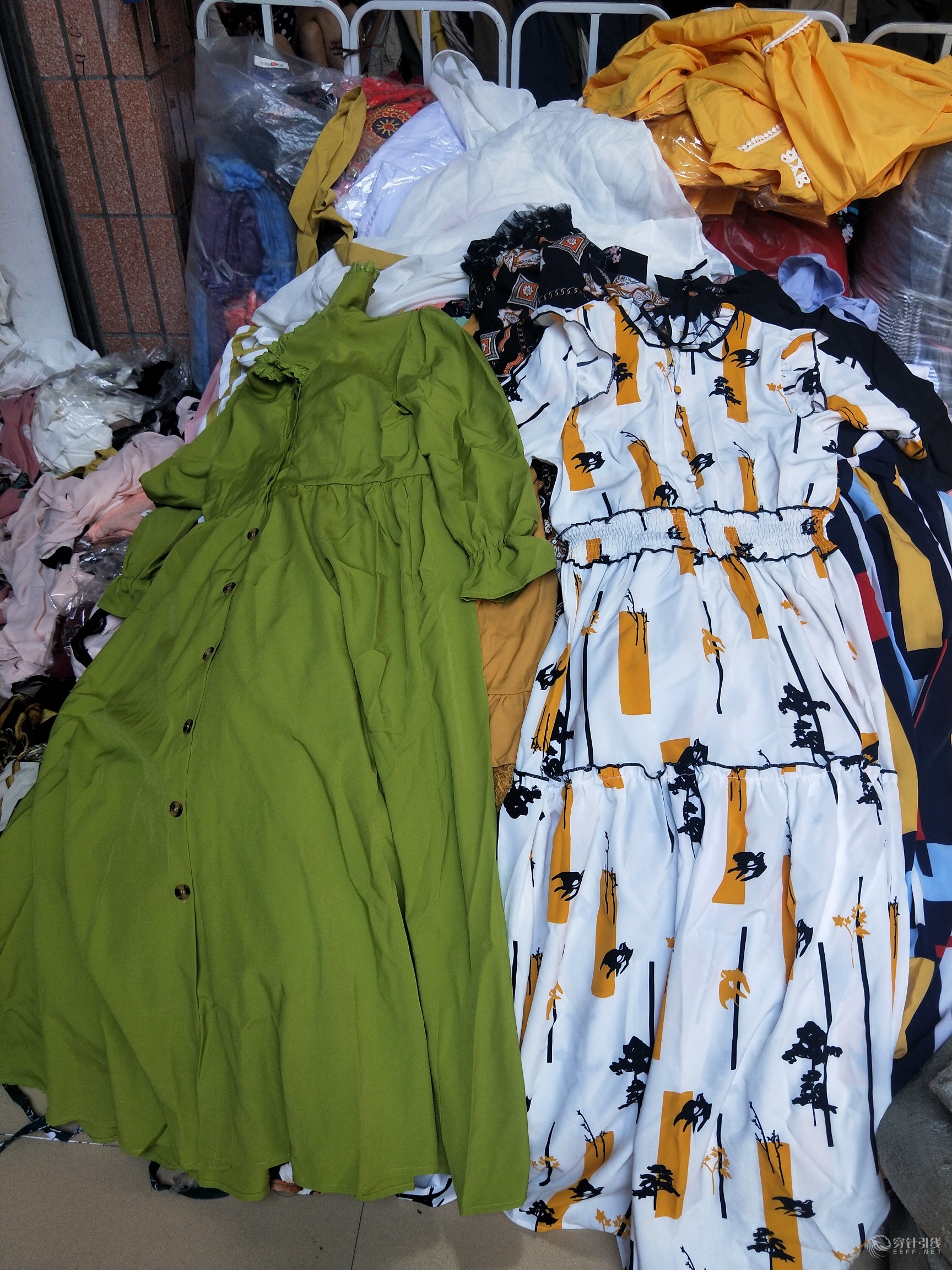 高价回收库存服装尾货中介重酬18218440063