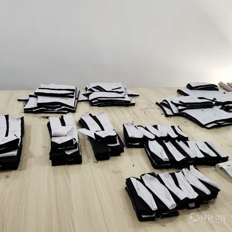 您好,我是制衣厂家服装包工包料,免费打样板,如有需要欢迎随时联系